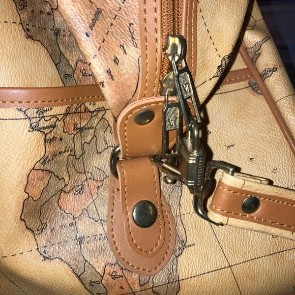 Elan 1969 Classic Map-Print Tan Weekender Bag - Picture 8 of 13